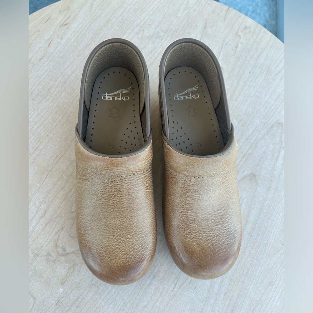 dansko professional honey distressed clog